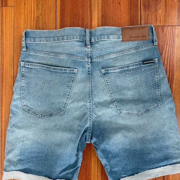 Calvin Klein Men's Light Blue Denim Jean Shorts - Picture 3 of 4